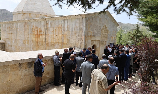 Karamanoğlu Mehmet Bey’in türbesini ziyaret edildi