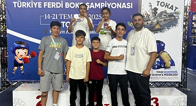 KARAMANLI MİNİK BOKSÖRLER TÜRKİYE ŞAMPİYONASI’NDA GÖZ DOLDURDU