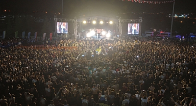 7. ULUSLARARASI KARAMAN TÜRK DÜNYASI ŞÖLENİ MUHTEŞEM KONSERLE SONA ERDİ