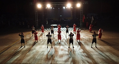 Ermenek'te Festival Coşkusu Sahne Performanslarıyla Zirveye Çıktı