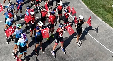 Karaman’da Zafer Bayramı Coşkusu: Tekerlekli Paten Şampiyonasında Sporcular Türk Bayraklarıyla Kortej Geçişi Yaptı