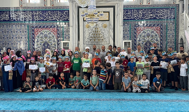Kur’an’a Geçen 50 Öğrenci İçin Camide Tören Düzenlendi
