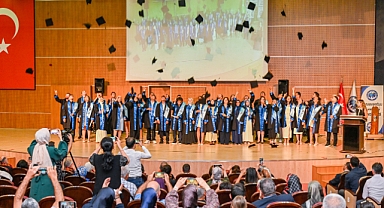 KMÜ Diş Hekimliği Fakültesinde İlk Mezuniyet Coşkusu