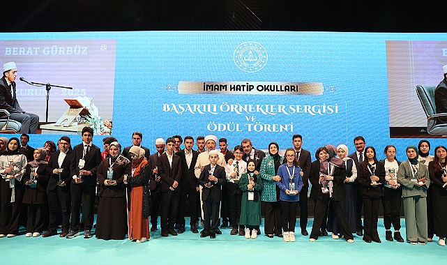 İmam Hatip Okullarının 74. Yılında Başarı Örnekleri Sergisi ve Ödül Töreni Düzenlendi