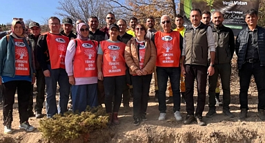 “Karaman’da Devlet ve Gönüllüler Yeşil Vatan İçin Buluştu: TEMA’dan Anlamlı Fidan Dikimi”