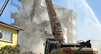 Sındırgı Depreminde 760 Bağımsız Bölüm Hasarlı