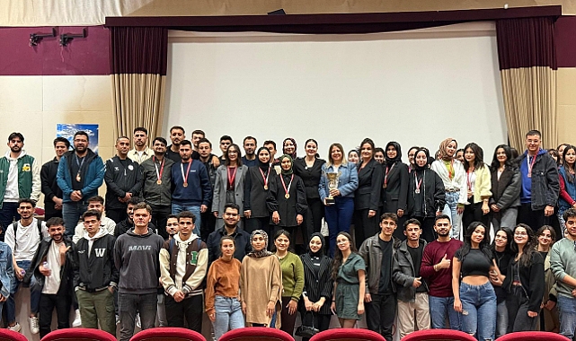 Üniversitede Sedanter Yaşamın Etkileri Anlatıldı, Oryantiring Parkuruyla Hareketli Yaşam Teşvik Edildi