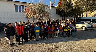 Ermenek’te Sporculara İl Özel İdaresi Destekli Ayakkabı Dağıtımı