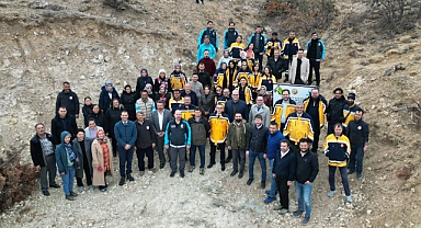 Karaman’da Acil Sağlık Haftasında Anlamlı Etkinlik: Millet Bahçesi’nde Fidanlar Toprakla Buluştu