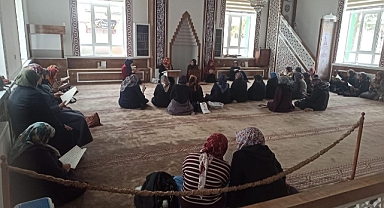 Karaman’da Hanımlara Yönelik Hatim ve Dua Programları Devam Ediyor
