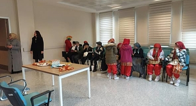 Şivlilik Geleneği Kapsamında Minik Öğrencilerden Hastaneye Anlamlı Ziyaret