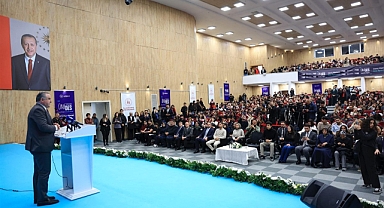 ÜNİDES Sertifika Töreni İstanbul’da Yapıldı: Bakan Bak 800 Gençle Buluştu