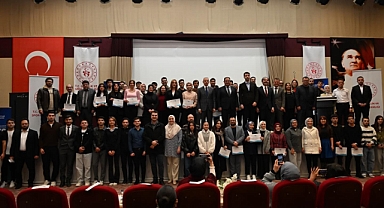 ÜNİDES Sertifika Töreninde KMÜ Öğrencilerinin Başarısı Öne Çıktı