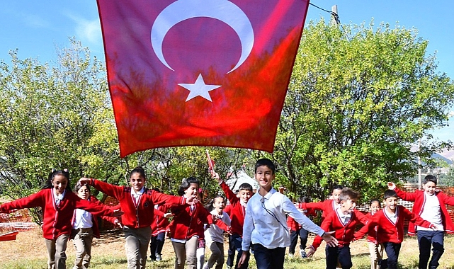 2025-2026 Eğitim Öğretim Yılı İkinci Dönemi “Bayrak Sevgisi” Temasıyla Başlıyor