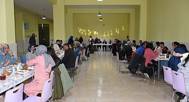 15 Temmuz Şehit Muhammed Yalçın Kız Anadolu İmam Hatip Lisesi’nde Ramazan Sofrası Kuruldu