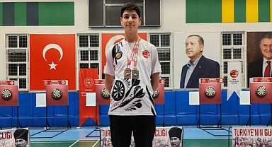 AKGÖZ, DENİZLİ'DE İKİ KATEGORİDE KÜRSÜYE ÇIKTI