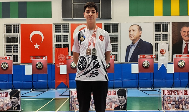 AKGÖZ, DENİZLİ'DE İKİ KATEGORİDE KÜRSÜYE ÇIKTI