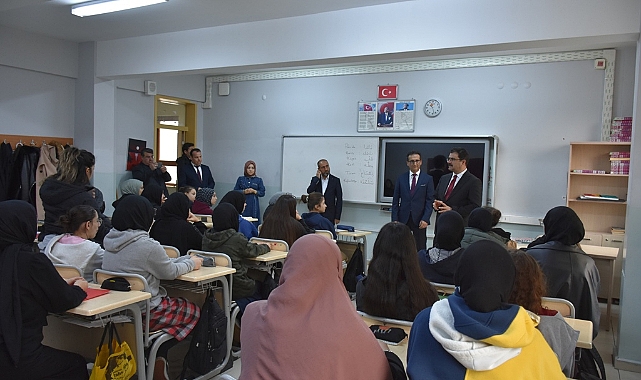 Din Öğretimi Genel Müdürü Ahmet İşleyen Öğrenci ve Öğretmenlerle Bir Araya Geldi
