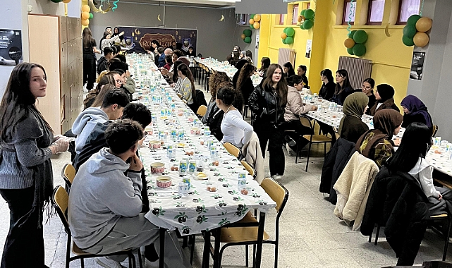 Fatih Anadolu Lisesi’nde Maarifin Kalbinde Ramazan Etkinlikleri Kapsamında Okul İftarı