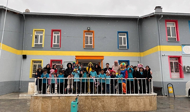 Geleceğin Işığı Çocuklarla Renkli Bir Gün