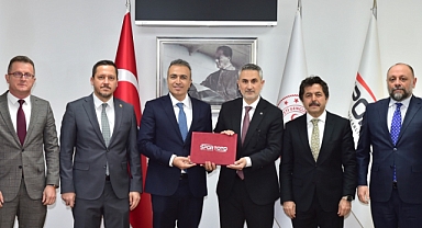 Karaman’a 10 Yeni Halı Saha ve Yarı Olimpik Yüzme Havuzu Protokolü