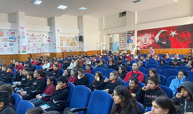 Karaman'da Şehit Muhammed Ali Mevlüt Dündar Ortaokulunda Okur-Yazar Buluşması