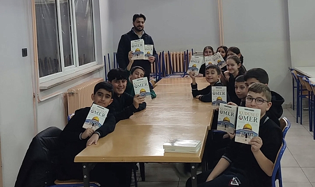 “Okuyan Gençlik” Projesi Kapsamında Öğrencilere “Kudüslü Ömer” Kitabı Takdim Edildi