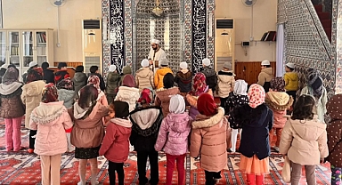 Anaokulu Öğrencilerinden Cami Ziyareti