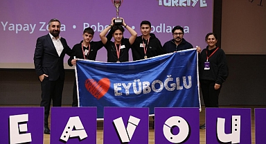 Codeavour 7.0 İstanbul'da Gerçekleşti: Geleceğin Kodlayan Minik Zihinleri Sahnedeydi