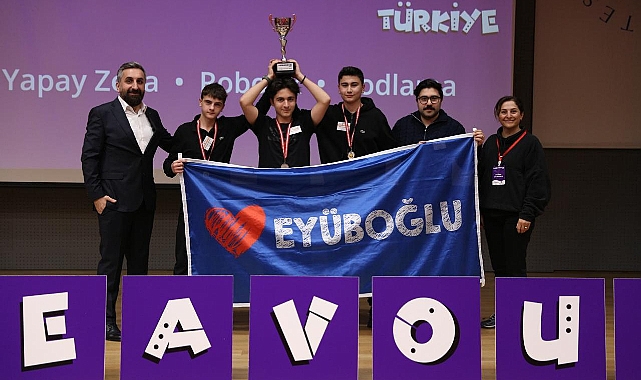 Codeavour 7.0 İstanbul'da Gerçekleşti: Geleceğin Kodlayan Minik Zihinleri Sahnedeydi