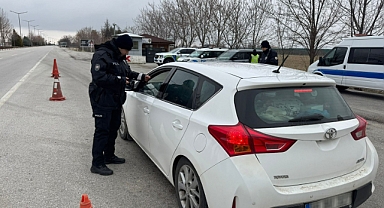 Karaman’da Bir Haftada Yoğun Denetim: 11 Aranan Şahıs Yakalandı, Çok Sayıda Uyuşturucu ve Kaçak Ürün Ele Geçirildi