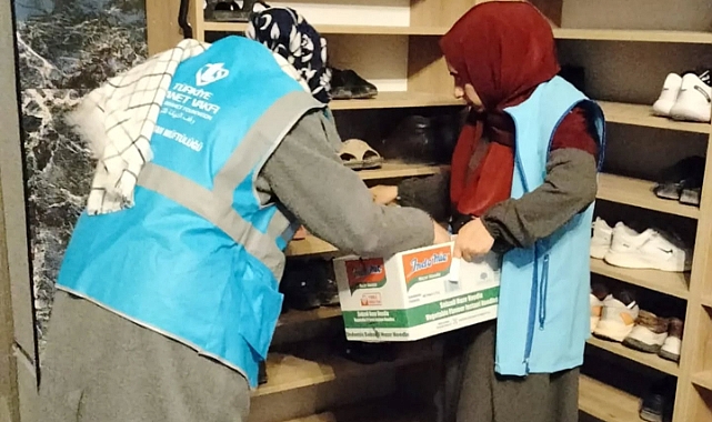 Karaman’da Teravihe Gelen Çocuklara Sürpriz Hediye