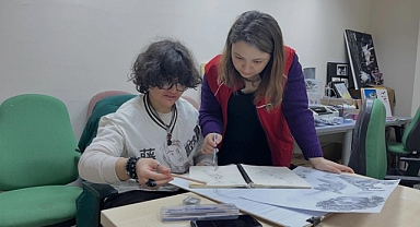 Karaman Gençlik Merkezi’nde Karakalem Atölyesi Gençlerin Hayal Dünyasını Renklendiriyor