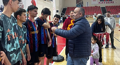 Karamanlı Futsalcılardan Bölge Şampiyonluğu