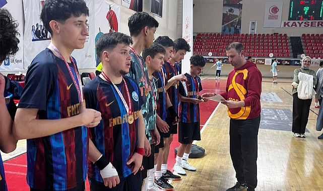 Karamanlı Futsalcılardan Bölge Şampiyonluğu