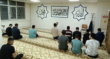 Karamanoğlu Mehmetbey Üniversitesi Öğrenci Yurdu’nda Teravih Sonrası Gençlerle Hasbihal