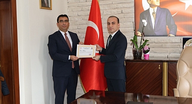 Kazımkarabekir’de Görev Başarıları Ödüllendirildi: Kaymakam Zıvlak’tan Başarı Belgeleri