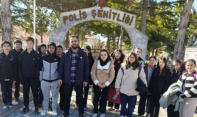 Öğrencilerden Şehitliğe Anlamlı Ziyaret