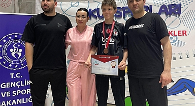 Karamanlı Yüzücü Yavuz Selim Alamur’dan Türkiye Şampiyonası’nda Bronz Madalya