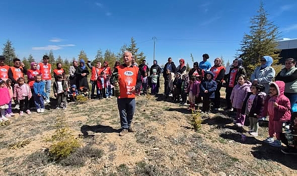 TEMA Vakfı Karaman'da Minik Ellerle Geleceğe Nefes Oldu: Binlerce Fidan Toprakla Buluştu