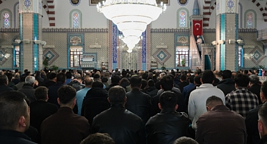 Bayram Namazı Sonrası Protokol ve Vatandaşlar Bayramlaştı