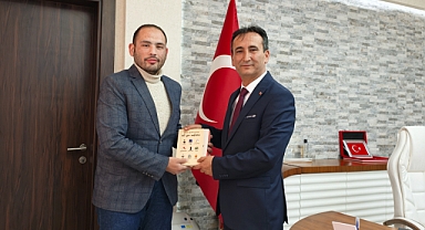 Çalışkan’dan Çetinkaya’ya Tebrik ve Anlamlı Ödül