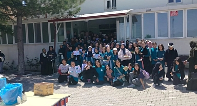 Hz. Mevlana Camii'nde Öğrencilerle ÇEDES Kapsamında Manevi Eğitim Programı Düzenlendi