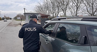 Karaman'da Asayiş Operasyonu: 49 Ehliyetsiz Sürücüye Ceza, 58 Araç Trafikten Men Edildi