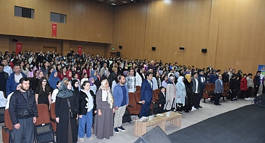 Karaman'da English Fest Coşkusu: Öğrenciler İngilizceyi Sahneye Taşıdı