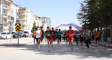 Karaman'da Türk Dil Bayramı ve Yunus Emre Anma Etkinlikleri Kapsamında Halk Koşusu Düzenlendi