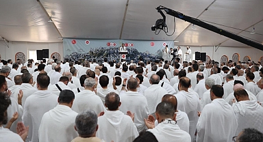 Milyonların Kalbi Arafat’ta Attı: Vakfe Duasında Birlik Vurgusu