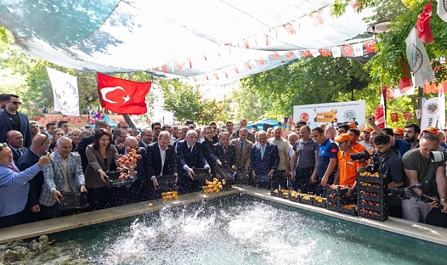 64. Mut Karacaoğlan Kayısı Kültür ve Sanat Festivali Coşkuyla Başladı
