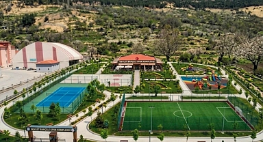 Güneyyurt’taki Devlet Bahçeli Spor Kompleksi Projesi MHP Heyetinden Bahçeli’ye Sunuldu