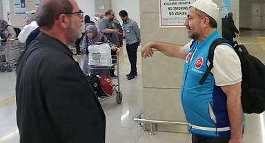 Hacılar Memleketlerine Döndü: Konya Havalimanı’nda Duygusal Karşılama